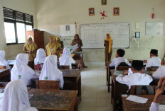 Cegah Gangguan Psikologis Remaja, Puskesmas Muaradua Edukasi Kesehatan Jiwa ke Siswa MTsN 1 OKU Selatan