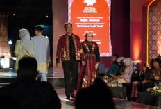 Kenakan Kawai Kanduk dan Batik Kayu Aro, Bupati OKU Selatan Ikuti Sriwijaya Expo