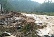Banjir Bandang Terjang Sindang Danau, Satu Keluarga Hanyut Dibawa Arus, Warga Panik