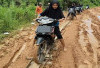Jalan Hancur Parah di Muba, Warga Terpaksa Turun Tangan karena Perbaikan Tak Kunjung Tuntas