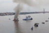 Asap Hitam Mengepul, Kapal di Sungai Musi Palembang Terbakar Hebat