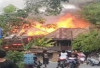 Diduga Akibat Ponsel Meledak Saat Diisi Daya, Rumah Hermanto Warga Tanah Abang PALI Hangus Terbakar