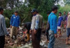 Pemerintah Bersihkan Sampah Liar Menuju Kawasan Wisata Danau Ranau