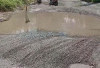 Warga Diminta Waspada, Jalan Desa Bendi Buay Rawan OKU Selatan Rusak Parah dan Tergenang Air