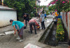 Gotong Royong Masyarakat Simpang: MUI dan Kades Kompak Perbaiki Jalan Rusak