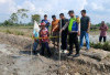 Sumur Bor di OKU Timur Semburkan Gas Mudah Terbakar, Polisi Pasang Garis Aman