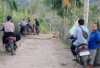 Demi Sinyal, Warga Galang Tinggi Rela Panjat Bukit dan Masuk Perkebunan