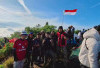 Team Pecinta Alam, Kibarkan Bendera Merah Putih di Puncak Seminung Ranau