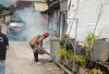 Cegah Malaria, Puskesmas Banding Agung Lakukan Fogging ke Pemukiman Warga
