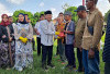 Polres OKU Selatan Bagikan Ratusan Kantong Daging Qurban ke Warga
