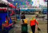 Pasukan Kuning DLH OKU Selatan Sisir Sampah Pasar Malam