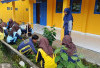 UPT SMPN 2 Buay Pemaca Gotong Royong Bersihkan Lingkungan Sekolah