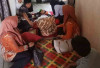 Lurah Pasar Jenguk Warga Sakit, Pastikan Pelayanan Kesehatan Berjalan Optimal