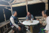 Tingkatkan Keamanan, Personel Polsek Simpang Sambangi Warga Desa